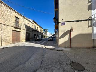 Casa aparellada a Baeza. Casa en venta en baeza