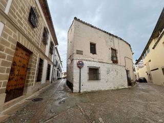 Casa aparellada a Baeza. Casa en venta en baeza
