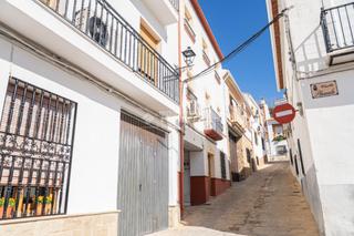 Casa aparellada a Canena. Casa en venta en canena