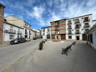 Casa aparellada a Baeza. Casa en venta en baeza