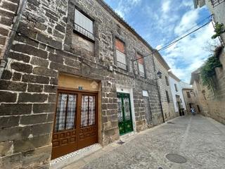 Casa aparellada a Baeza. Casa en venta en baeza