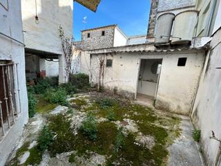 Casa aparellada a Baeza. Casa en venta en baeza