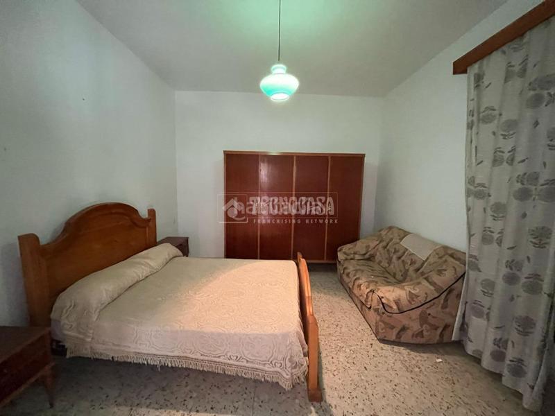 Foto c0da94e5-0b43-4dc7-a1ec-b1d66e5f6537. Casa pareada casa en venta en Baeza