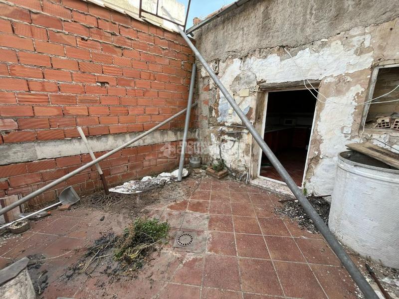 Foto f1b358f7-bd3a-41a5-be4d-23e73bcdef40. Casa pareada casa en venta en Baeza