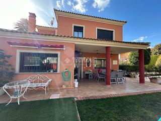 Casa aparellada en Baeza. Casa en venta en baeza