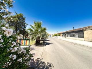 Terreny residencial a Zona Hospital. Terrenos en venta en linares