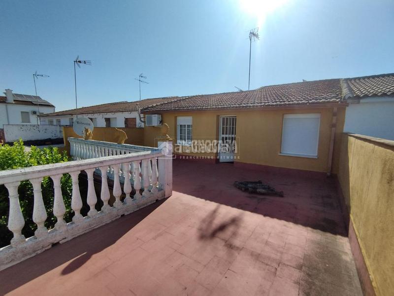 Foto 0df6c5c2-c6d1-4e1d-9cec-109b030066a5. Casa pareada casa en venta en Andújar