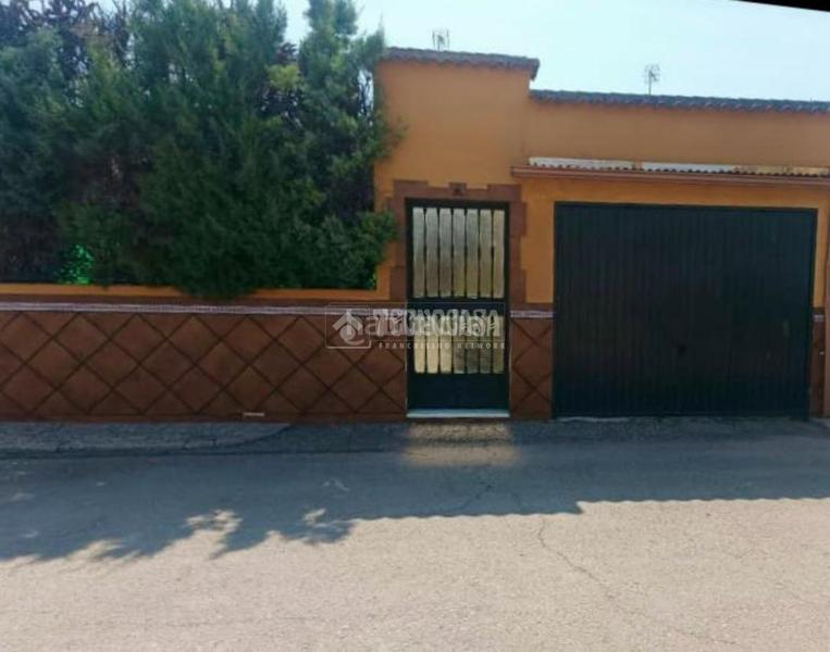 Foto 3d12f92c-4b2f-428c-b3e2-68e5746d171e. Casa pareada casa en venta en Andújar