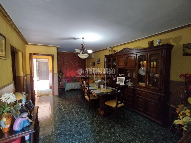 Foto fe00423b-b986-4f98-ae5c-42080ef97fc0. Casa pareada casa en venta en Andújar