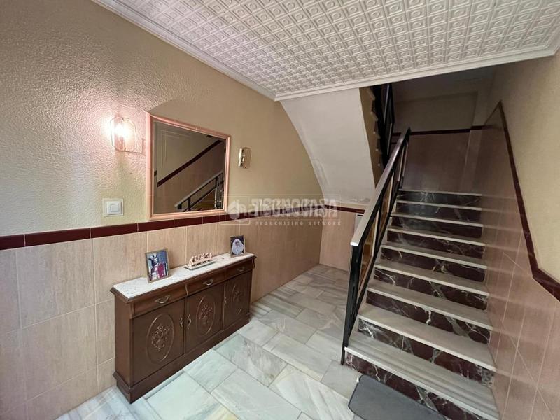 Foto 4149ddfd-b083-4aa0-b33f-355fc10a71ca. Casa aparellada a Linarejos Linares