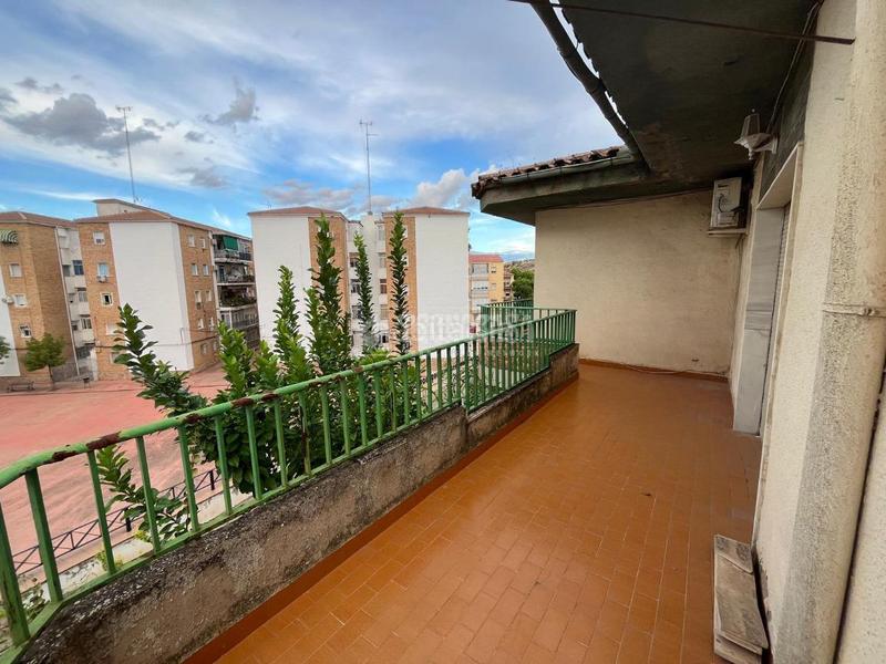 Foto 6d507683-8ec5-4268-8652-50ad35e52712. Casa aparellada a Linarejos Linares