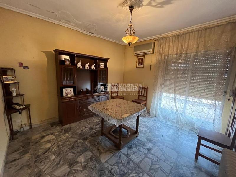 Foto a902297d-cbb5-463c-a115-b5d93ab2c673. Casa aparellada a Linarejos Linares