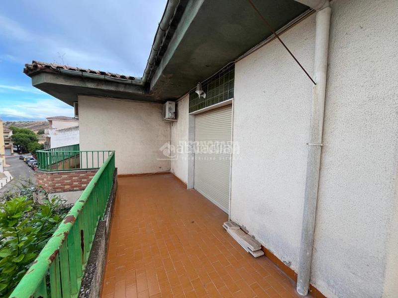 Foto bf9fbf45-777e-42e4-8619-d6ce1cfbae02. Casa aparellada a Linarejos Linares