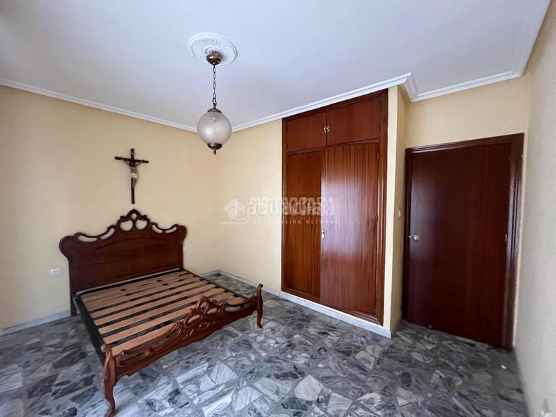 Foto c2839357-00cf-486e-acfa-4dcebf296fed. Casa aparellada a Linarejos Linares