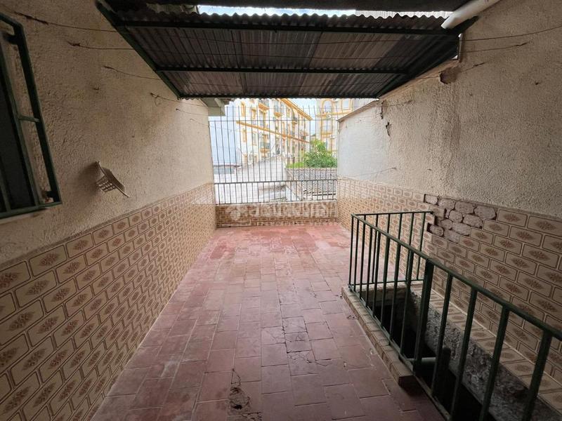 Foto c98d7e02-4d10-47eb-ab5a-dbe08735c35a. Casa aparellada a Linarejos Linares