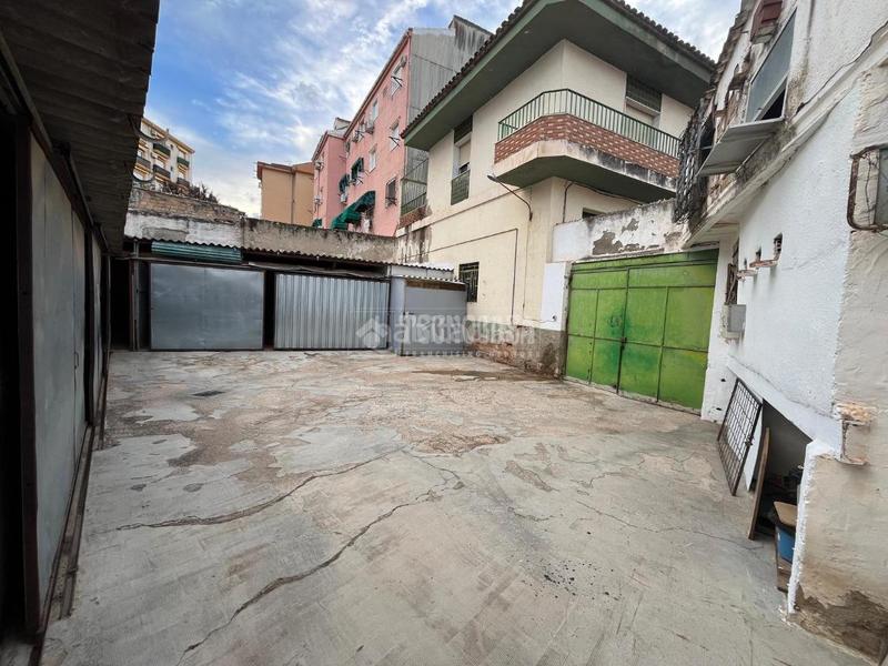 Foto d8e012c6-94b2-43e9-8af9-d36658ada758. Casa aparellada a Linarejos Linares