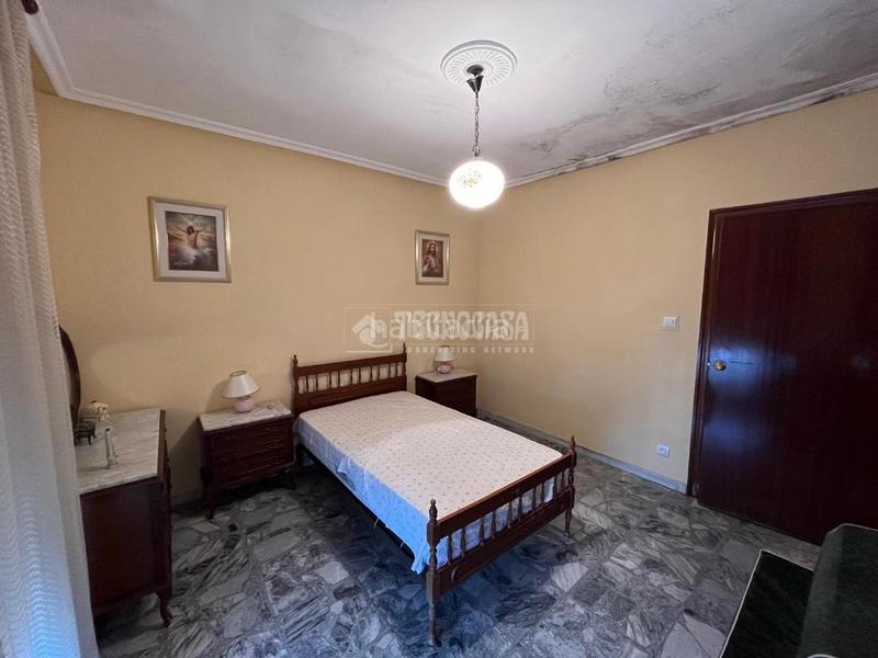 Foto fe72d30f-d77f-4c7c-bf3f-bd175f0f5948. Casa aparellada a Linarejos Linares