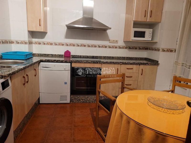 Foto 8214dc77-0f86-4515-9893-bf8a2239ceff. Casa aparellada a Centro ciudad Linares