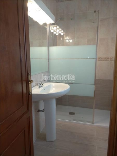 Foto 8da2c5a9-5114-41dd-8527-92bf5147ccab. Casa aparellada a Centro ciudad Linares