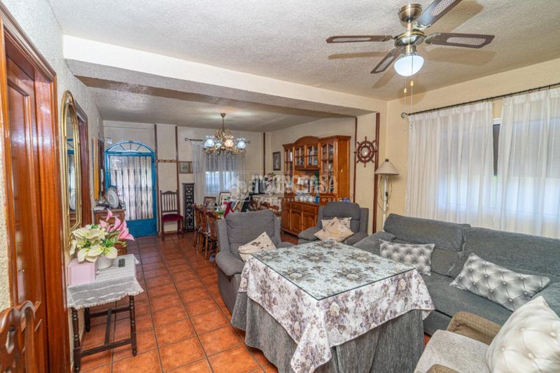 Foto 2ab3c6d2-d401-4af0-a75d-69c026e70516. Masia amb aparcament piscina a San Roque - La Cruz - La Rozuela Linares