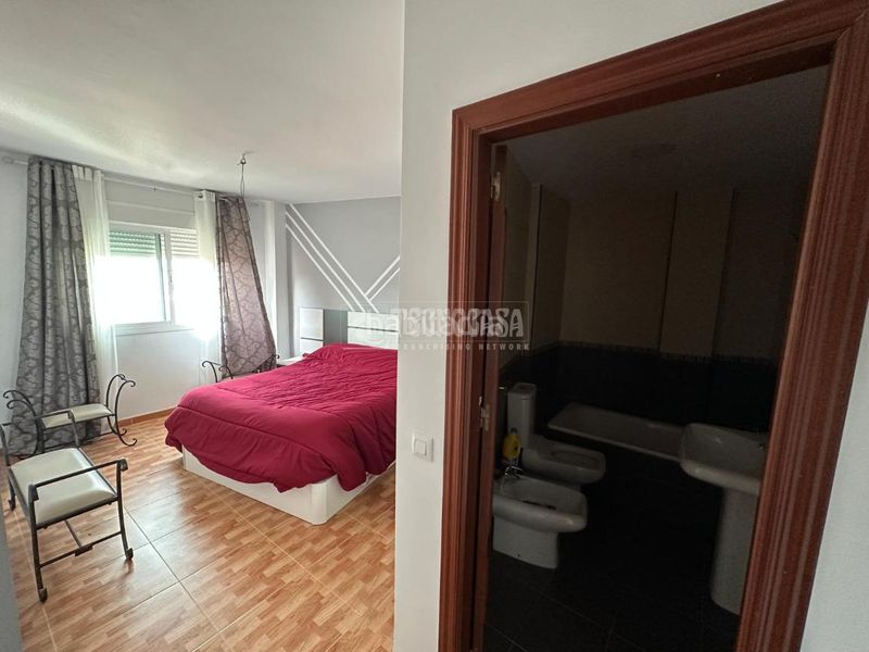 Foto 3995a377-2963-4f4c-8d0d-b0503c86c6a0. Pis amb aparcament a Mengíbar