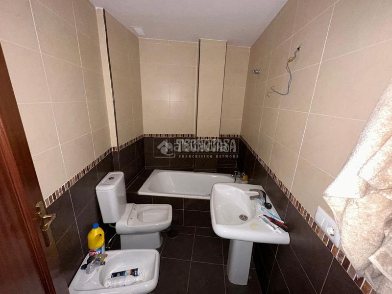 Foto d9dce189-f598-4fc0-906b-dc801148705d. Pis amb aparcament a Mengíbar