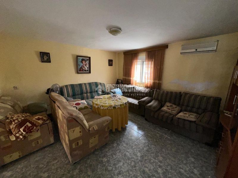 Foto f8faf8a9-6795-420f-9f23-139570aabf36. Casa amb calefacció aparcament a Espeluy