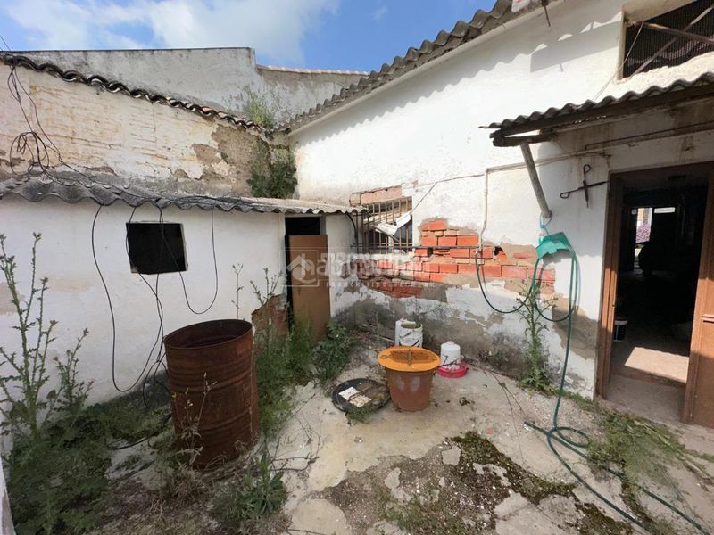 Foto 83d8fbec-0c4b-4687-9453-af0714d3218d. Casa aparellada a Mengíbar