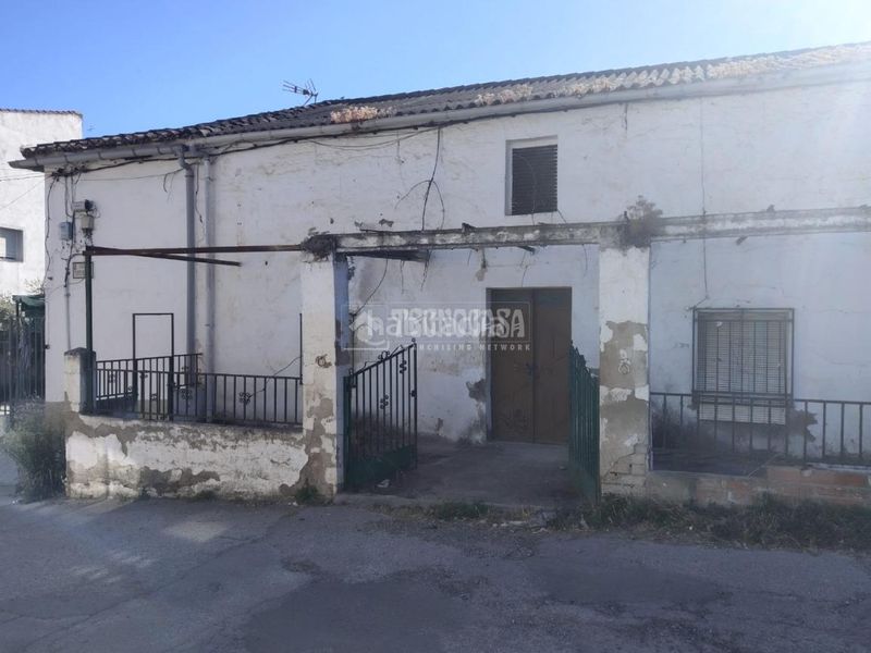 Foto 9c0abd3f-e689-4413-8e8d-a7521c1eed89. Casa aparellada a Mengíbar
