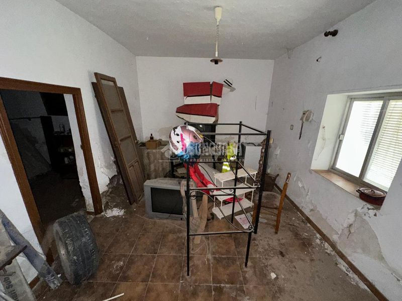 Foto c725d43f-2ef5-46bb-8b86-c3e0dd378040. Casa aparellada a Mengíbar