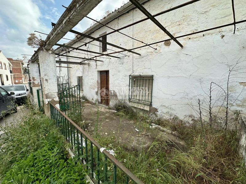 Foto db763dcc-9742-44aa-9686-e7cf54438ee9. Casa aparellada a Mengíbar