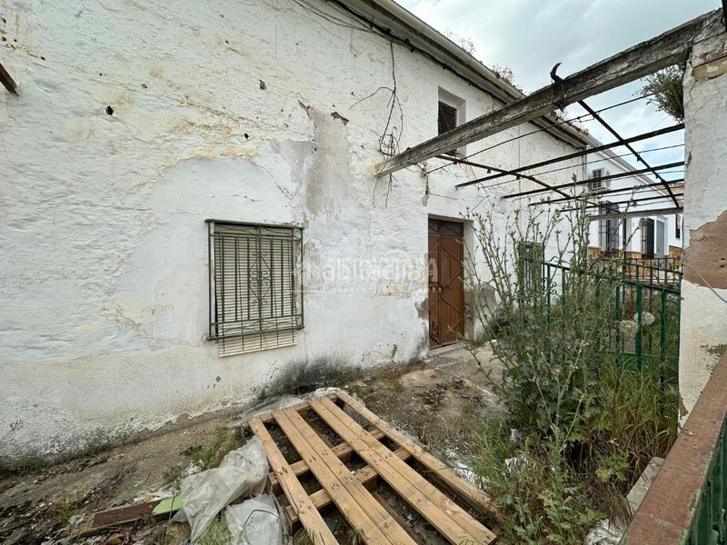Foto f13d404b-4bb5-4048-8a18-dcb43e728199. Casa aparellada a Mengíbar