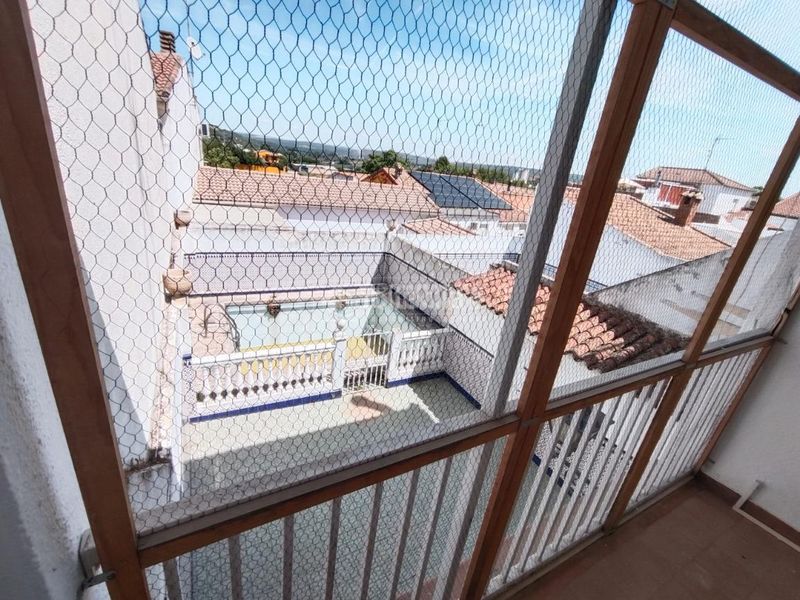 Foto b73cc654-8665-44bd-b6ab-9fa1155e2d6e. Casa aparellada amb aparcament piscina a Mengíbar