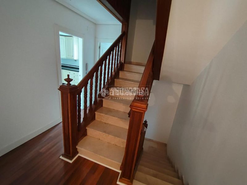 Foto bfda0d3a-ec2f-44f5-97c5-ce078b90887b. Casa aparellada amb aparcament piscina a Mengíbar