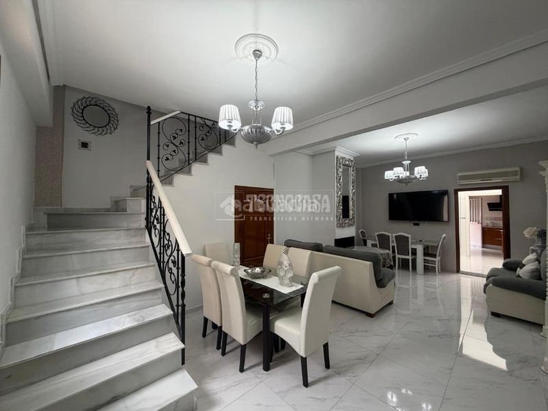 Foto 69745380-6c1c-432d-b108-7f9adcbbdf4c. Casa  en venta en Mengíbar