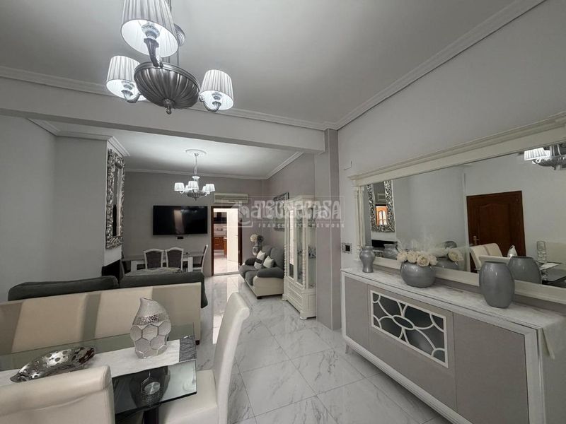 Foto ce8f1600-4268-4d9e-87d1-bfdbd57bba24. Casa  en venta en Mengíbar