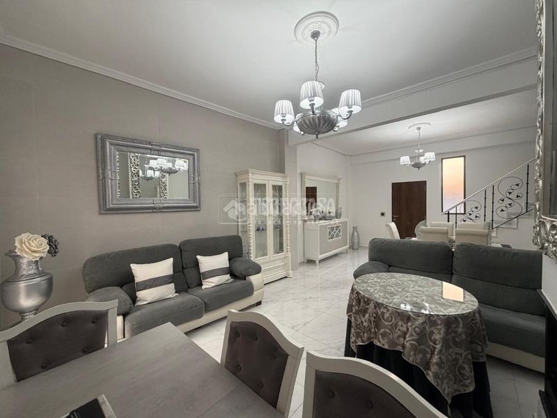 Foto d9a6d75e-e94e-4731-a17b-de7f1adeafc4. Casa  en venta en Mengíbar