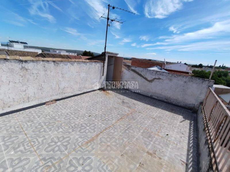 Foto 37de7125-973f-4713-91da-f400598b3d53. Casa aparellada a Mengíbar
