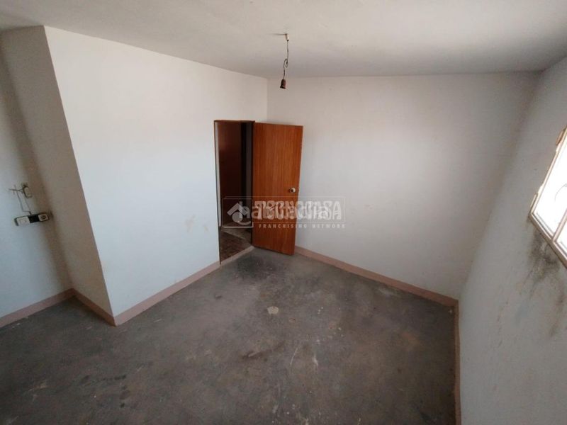 Foto 4d7055eb-edae-41f9-8abf-4be55071ff52. Casa aparellada a Mengíbar