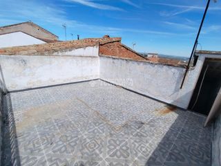 Casa aparellada a Mengíbar. Casa en venta en mengíbar