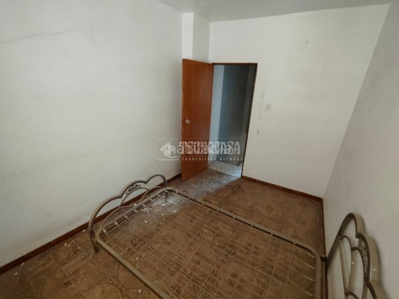 Foto a5a19f44-aece-4b02-9aee-2e71fae7c6c9. Casa aparellada a Mengíbar