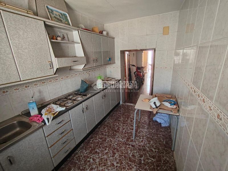 Foto f9dab30e-2c4d-417d-977e-850c774d5160. Casa aparellada a Mengíbar