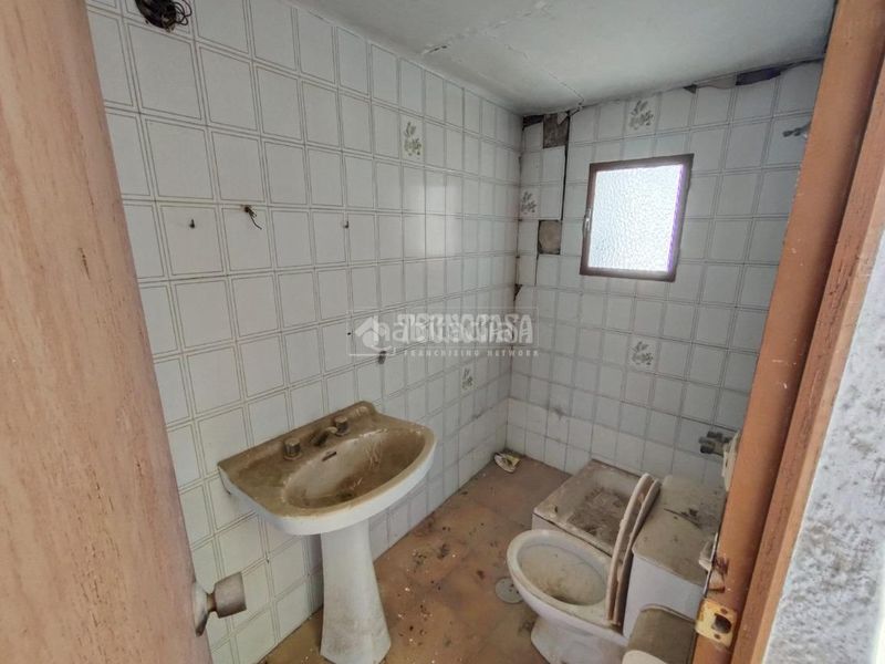 Foto fd6d22c3-a02a-42c4-b97a-129669918ca9. Casa aparellada a Mengíbar