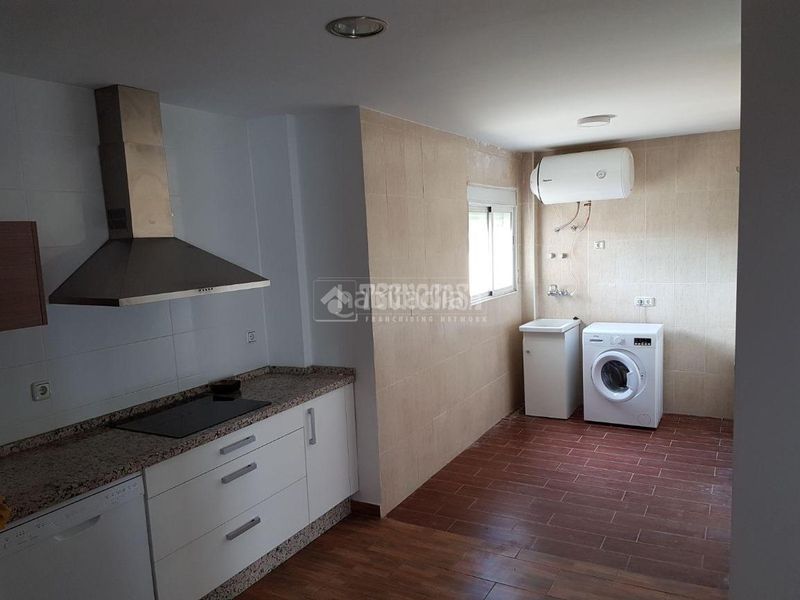Foto 6a1766fb-e654-47ae-8670-f63108597b29. Pis a Mengíbar