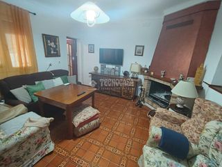 Doppelhaus in Villanueva de la Reina. Casa en venta en villanueva de la reina