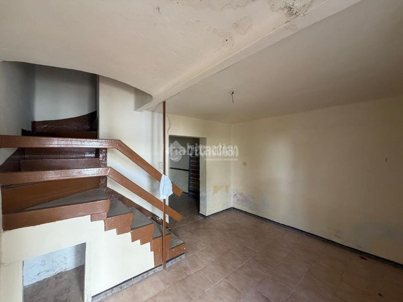 Foto 10766f34-35aa-475b-b641-1119591359f4. Casa aparellada amb calefacció a Espeluy
