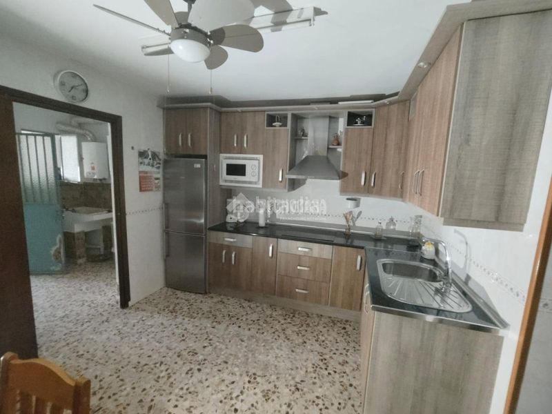 Foto a6790ff4-7167-4d70-a3f2-0190e9cbe9b1. Casa aparellada a Villatorres