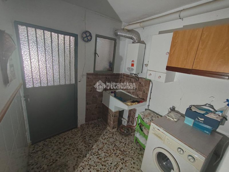 Foto b20fab8d-9bb2-4186-b52a-d9ae181a3081. Casa aparellada a Villatorres