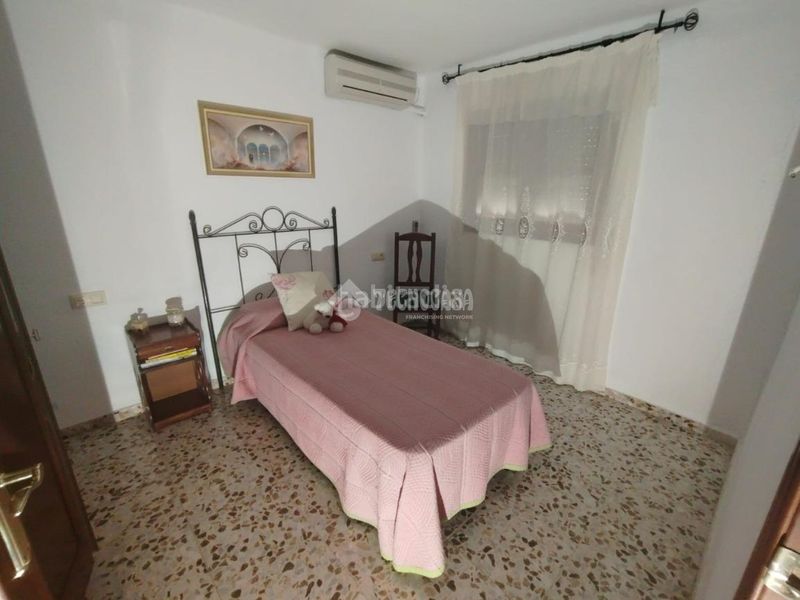 Foto fb7cfd97-9f07-4fb4-82dc-5a46331dcce7. Casa aparellada a Villatorres