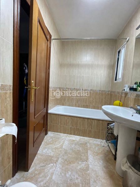 Foto 324b5f5d-a86e-45e9-a7e3-bcdfd3d938bf. Casa amb calefacció aparcament a Mengíbar